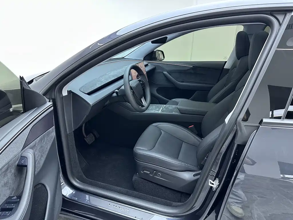 Tesla Model Y — миниатюра 16