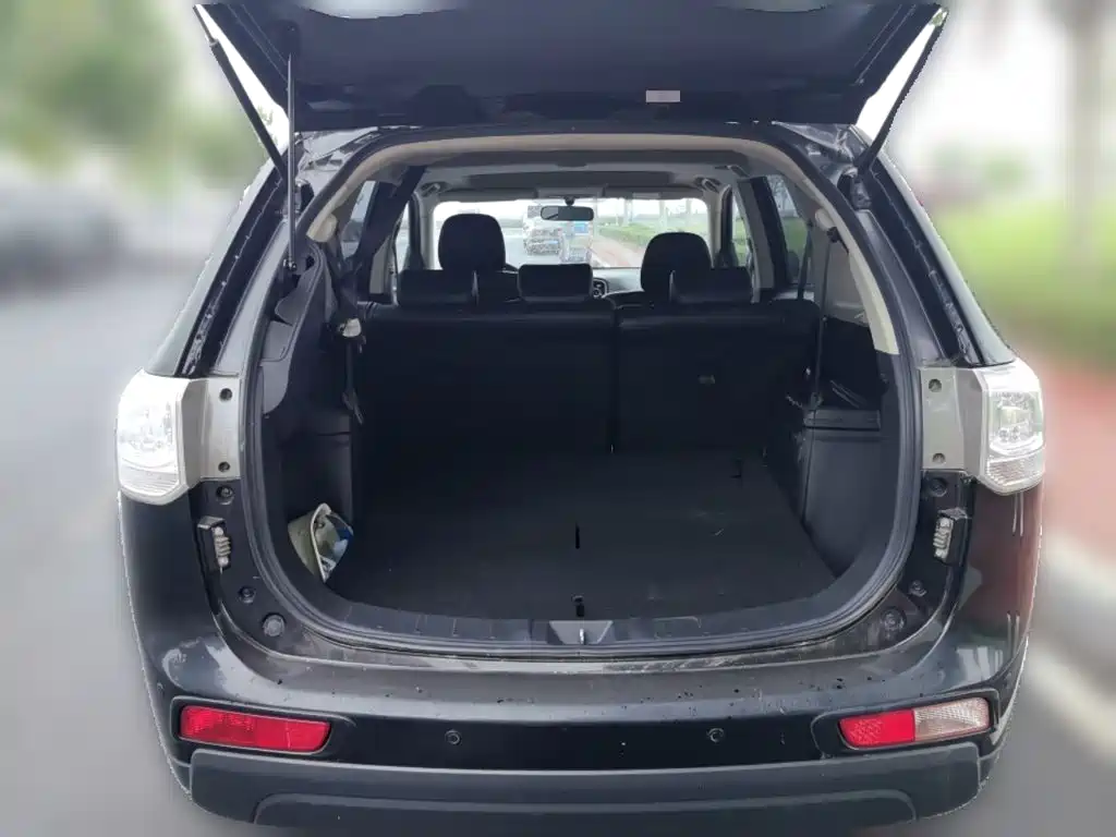 Mitsubishi Outlander (Import) — миниатюра 15