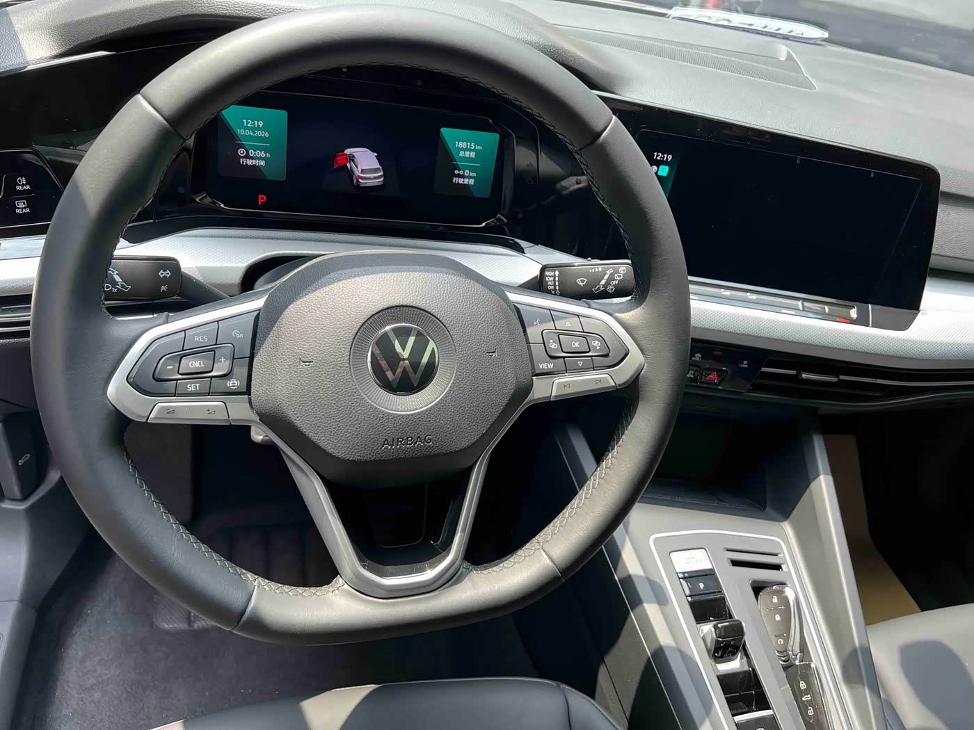 Volkswagen Golf 1.4 л 2025 г. Серебристо-серый, пробег 18800 км