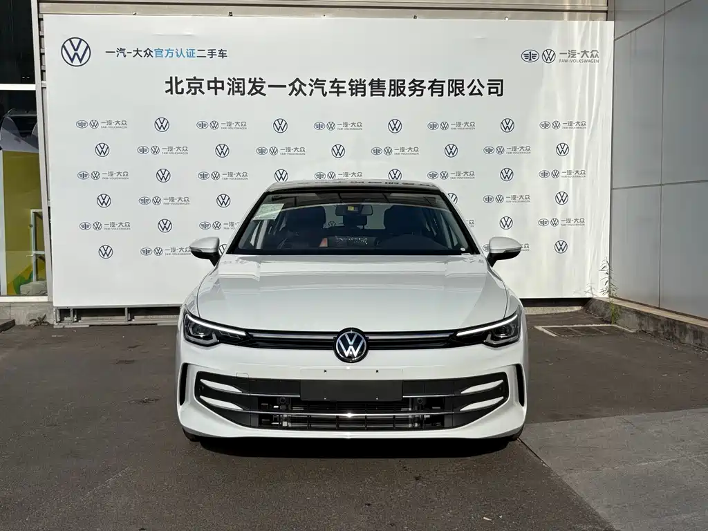 Volkswagen Golf 2026 300TSI Pro