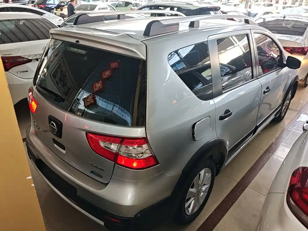 Nissan Livina — миниатюра 7