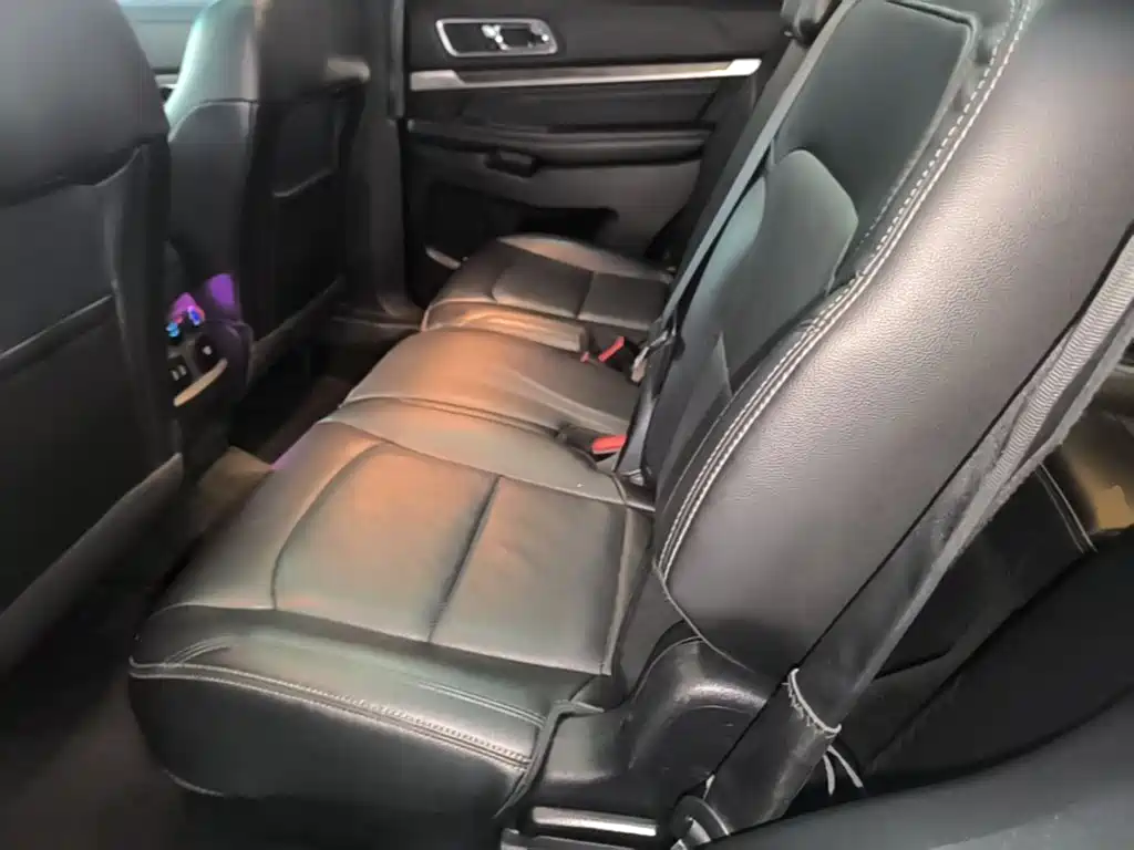 Ford Explorer (Import) — миниатюра 17