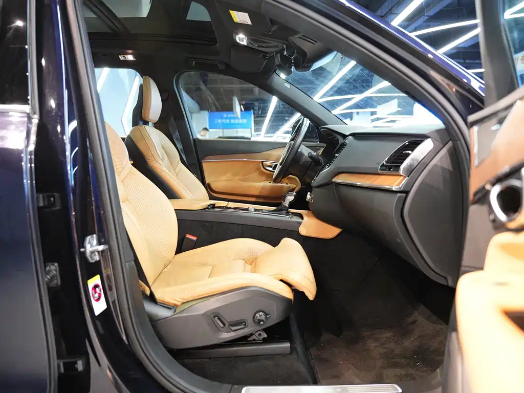 Volvo XC90 — миниатюра 20