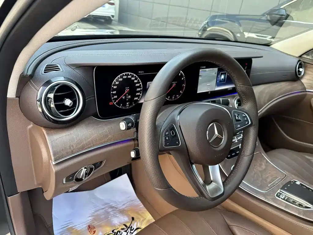 Mercedes-Benz E-Class — миниатюра 25