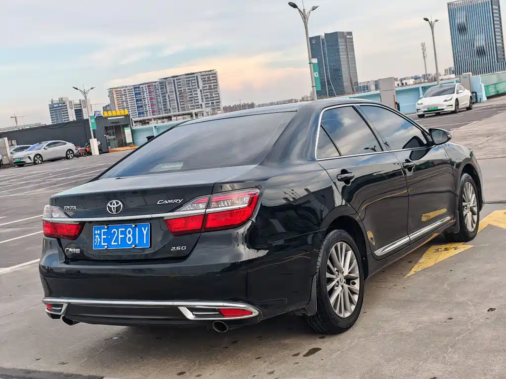 Toyota Camry 2016 2.5G Luxury