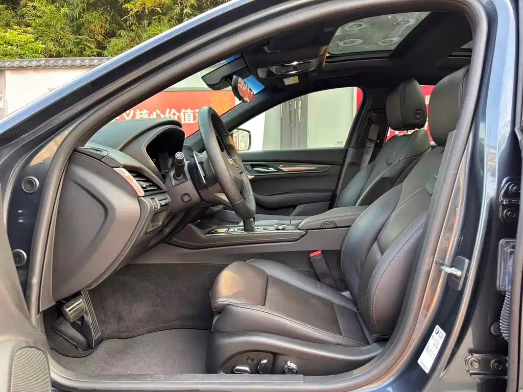 Cadillac CT5 — миниатюра 5