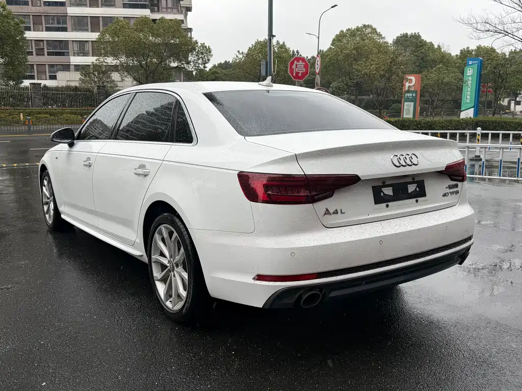 AUDI A4L