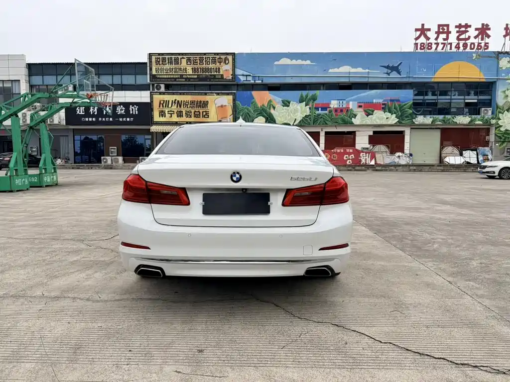 BMW 5 SERIES