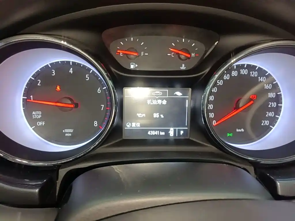 Buick Verano — миниатюра 12