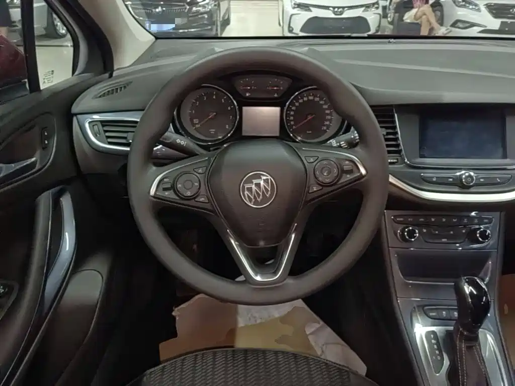 Buick Verano — миниатюра 11
