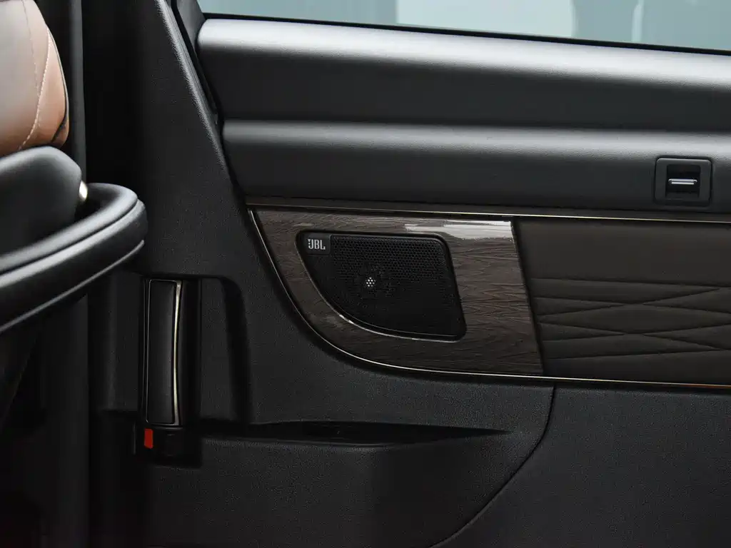 Toyota Vellfire — миниатюра 23