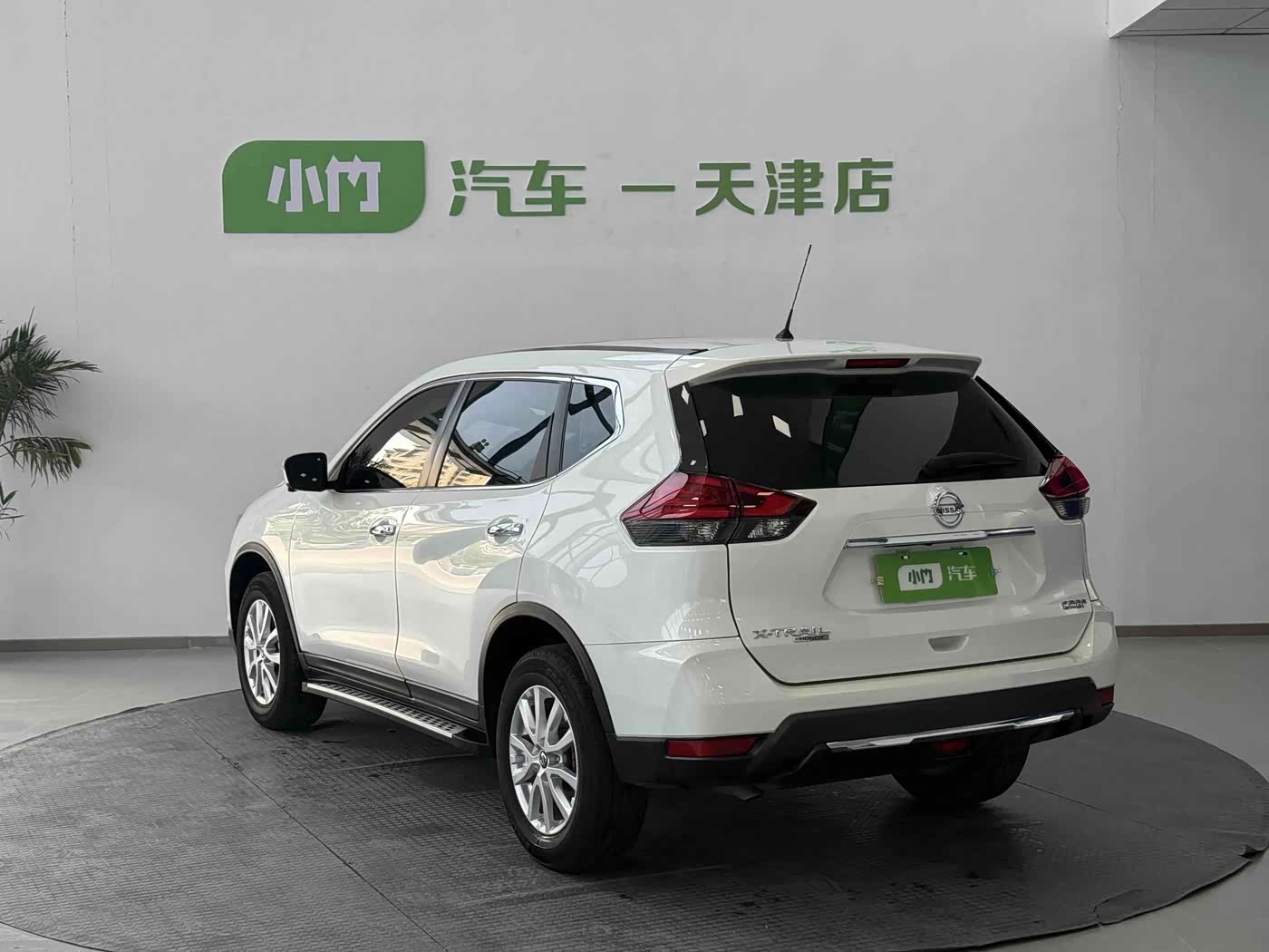 Nissan X-Trail 2.0 л 2022 г. Белый, пробег 31000 км