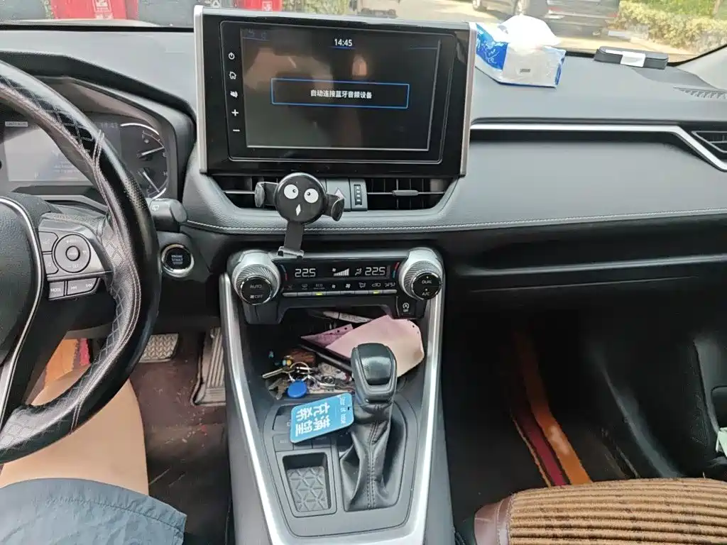Toyota RAV4 — миниатюра 6