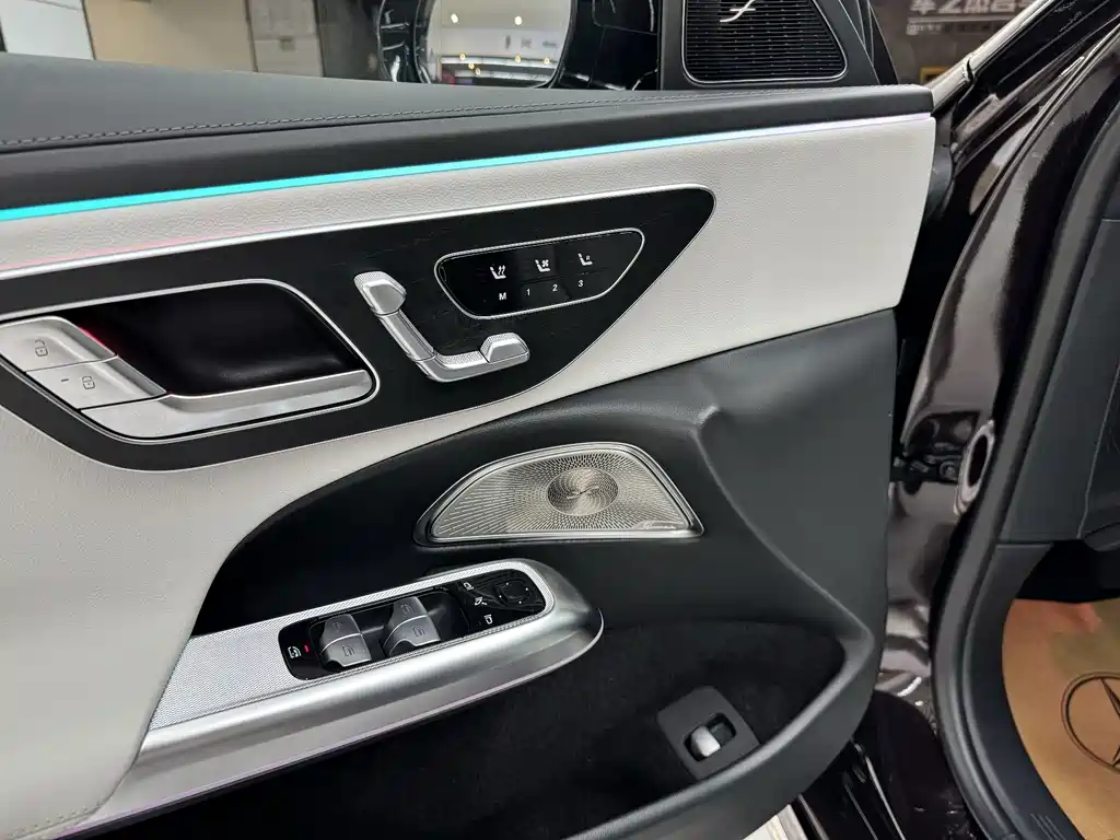 Mercedes-Benz E-Class — миниатюра 9