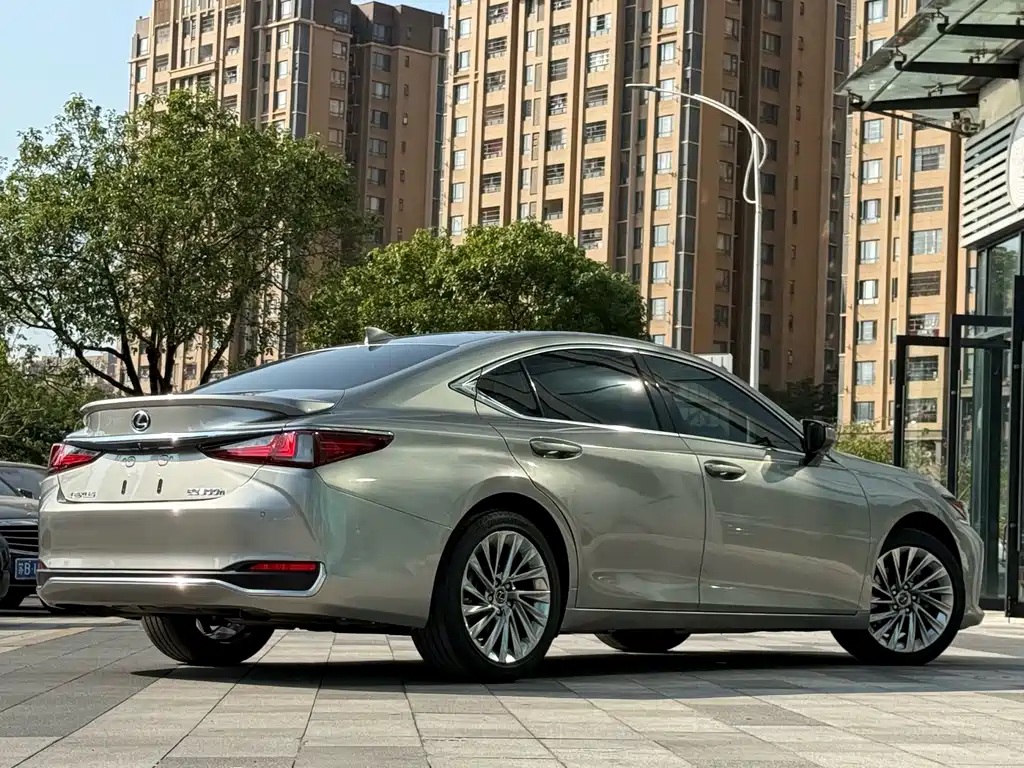 Lexus ES — миниатюра 6