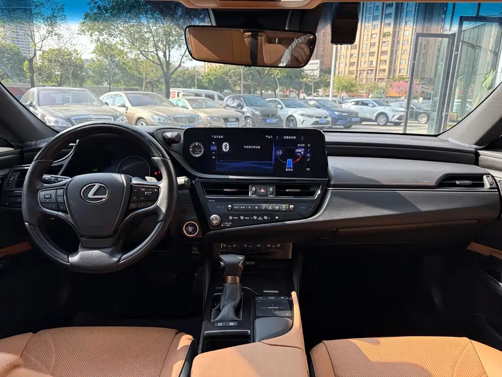 Lexus ES — миниатюра 11