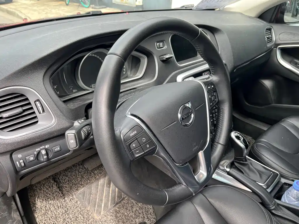 Volvo V40 — миниатюра 8