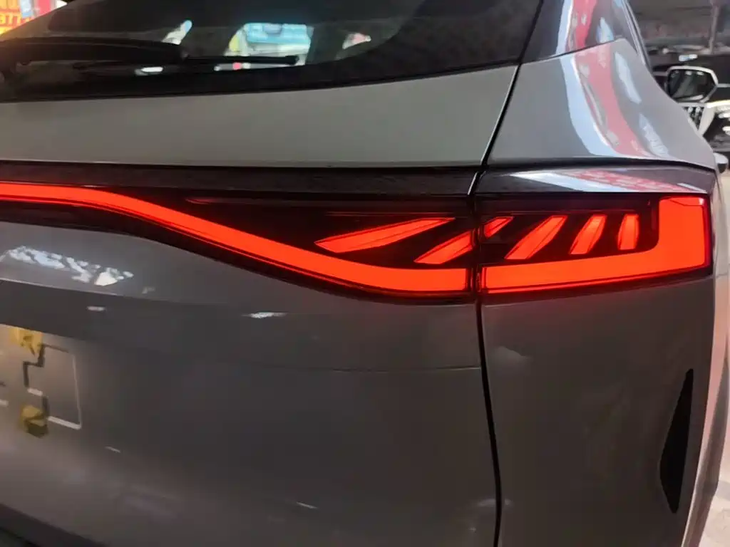 Changan UNI-Z New Energy — миниатюра 8