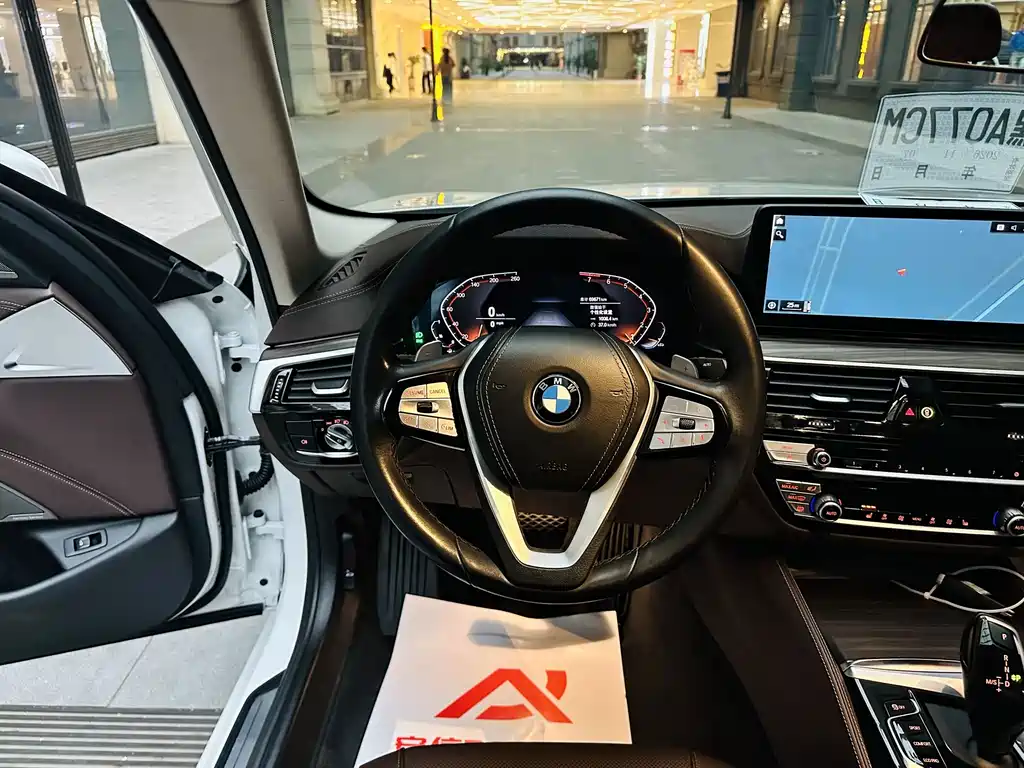 BMW 5 Series — миниатюра 12