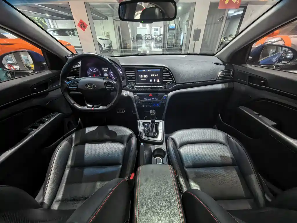 Hyundai Elantra — миниатюра 8