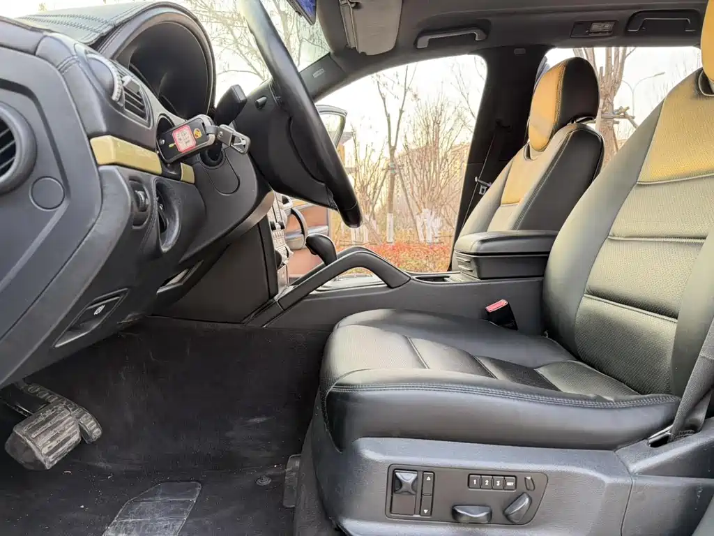 Porsche Cayenne — миниатюра 6