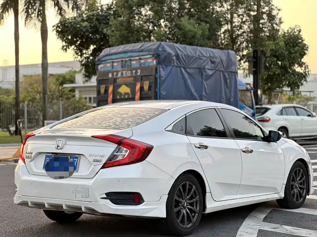 Honda Civic — миниатюра 9