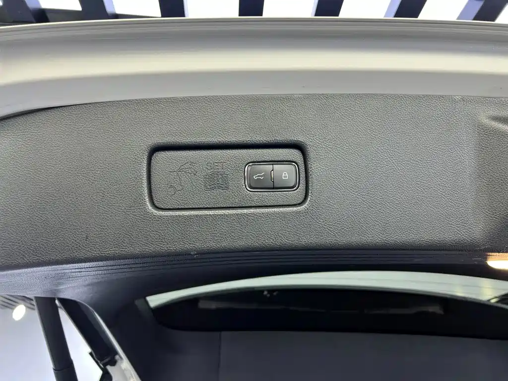 Lincoln Aviator — миниатюра 26