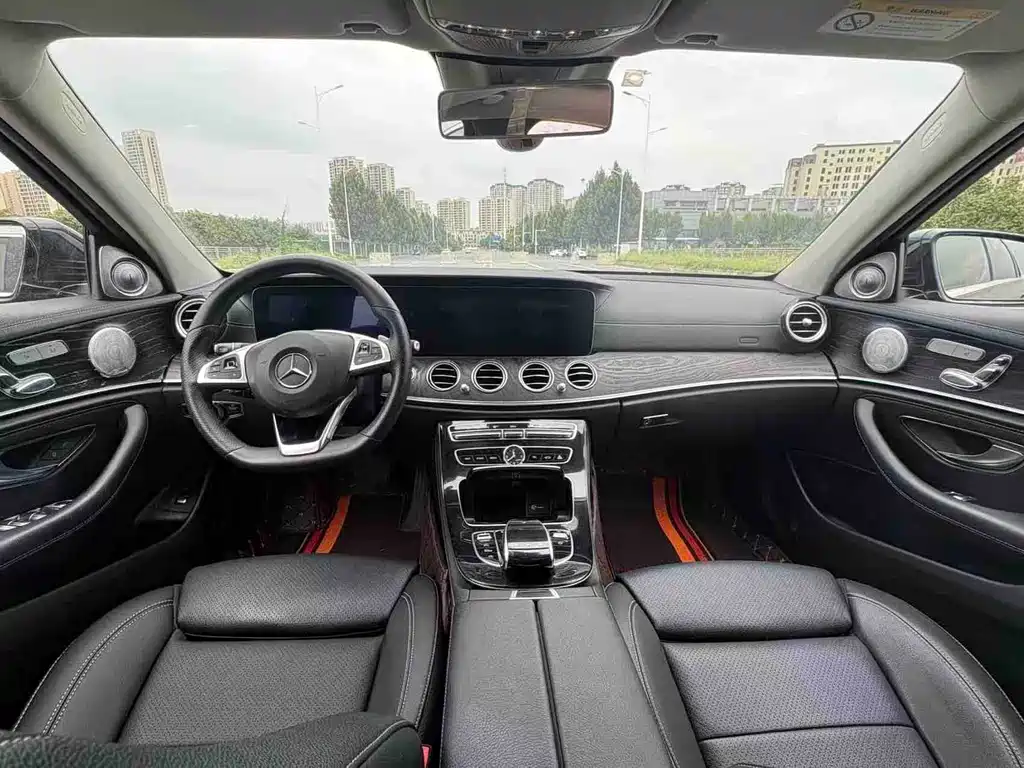 Mercedes-Benz E-Class — миниатюра 5