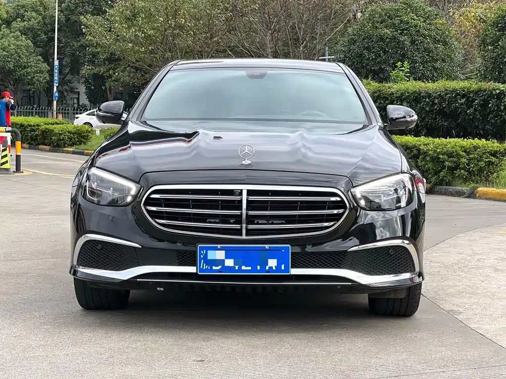 Mercedes-Benz E-Class — миниатюра 2