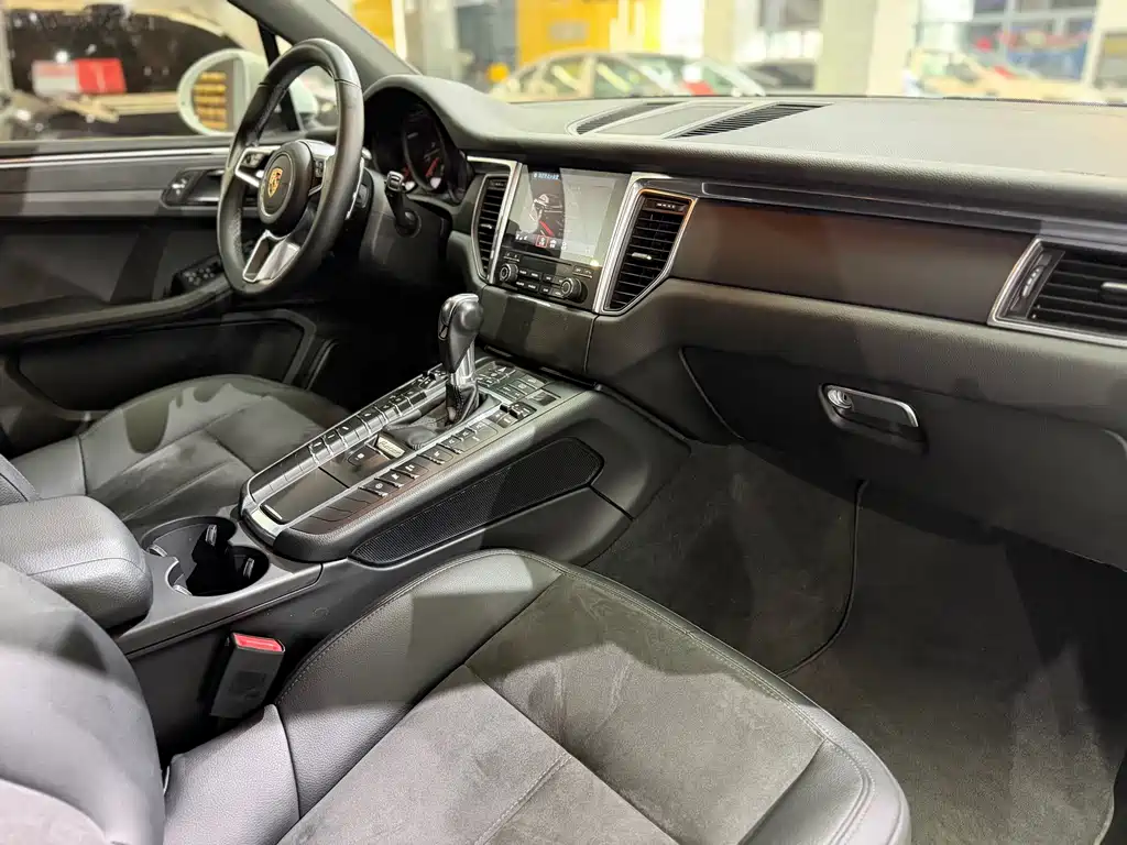 Porsche Macan — миниатюра 11