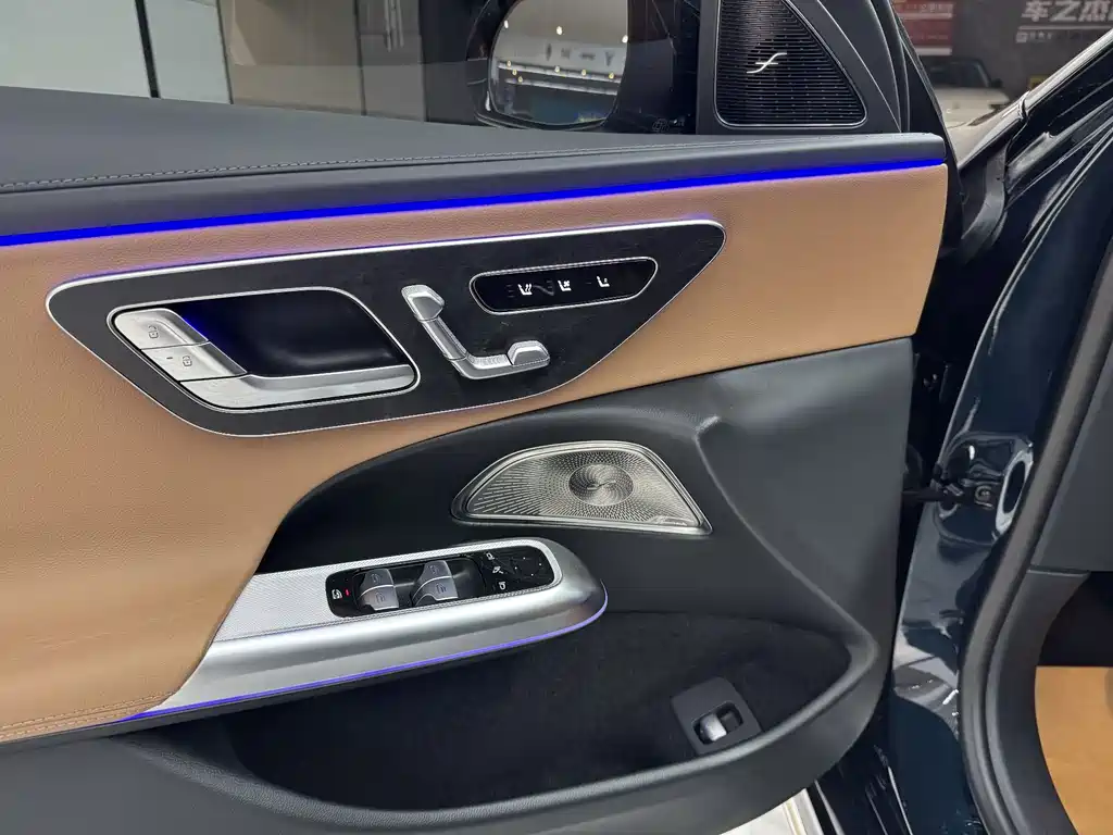 Mercedes-Benz E-Class — миниатюра 12
