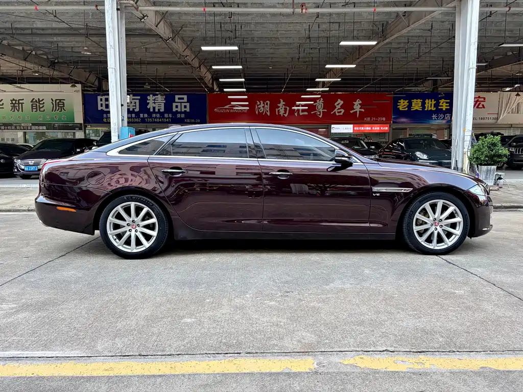 Jaguar XJ — миниатюра 16