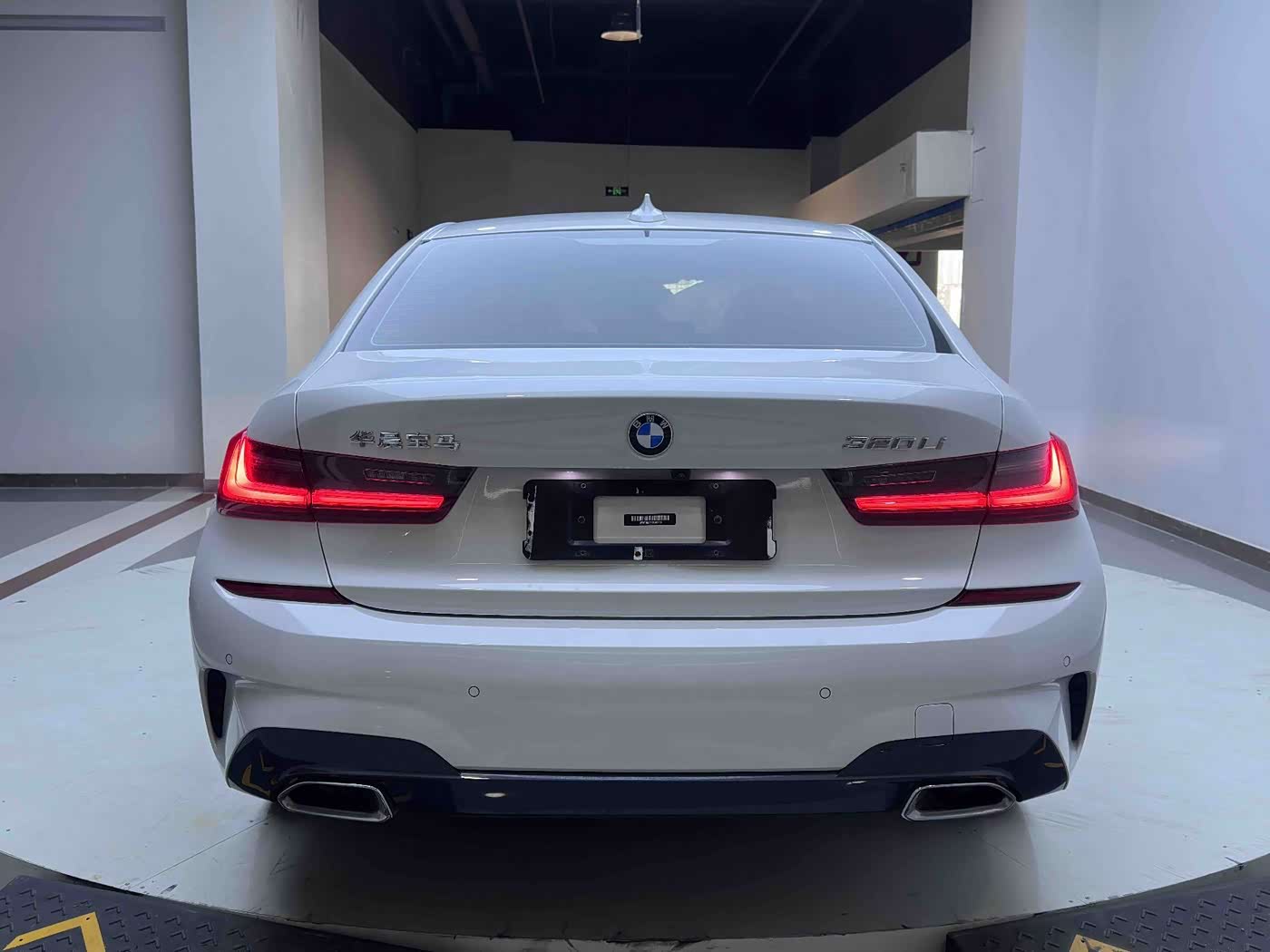 BMW 3 Series 2.0 л 2022 г. Белый, пробег 25000 км