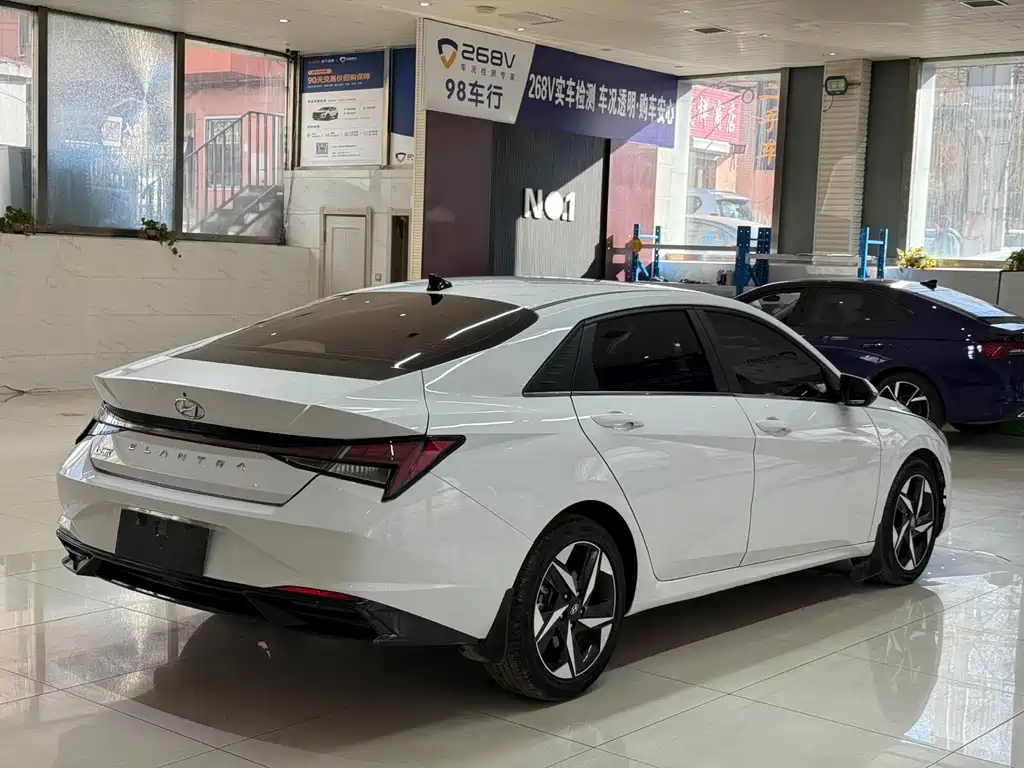 HYUNDAI ELANTRA