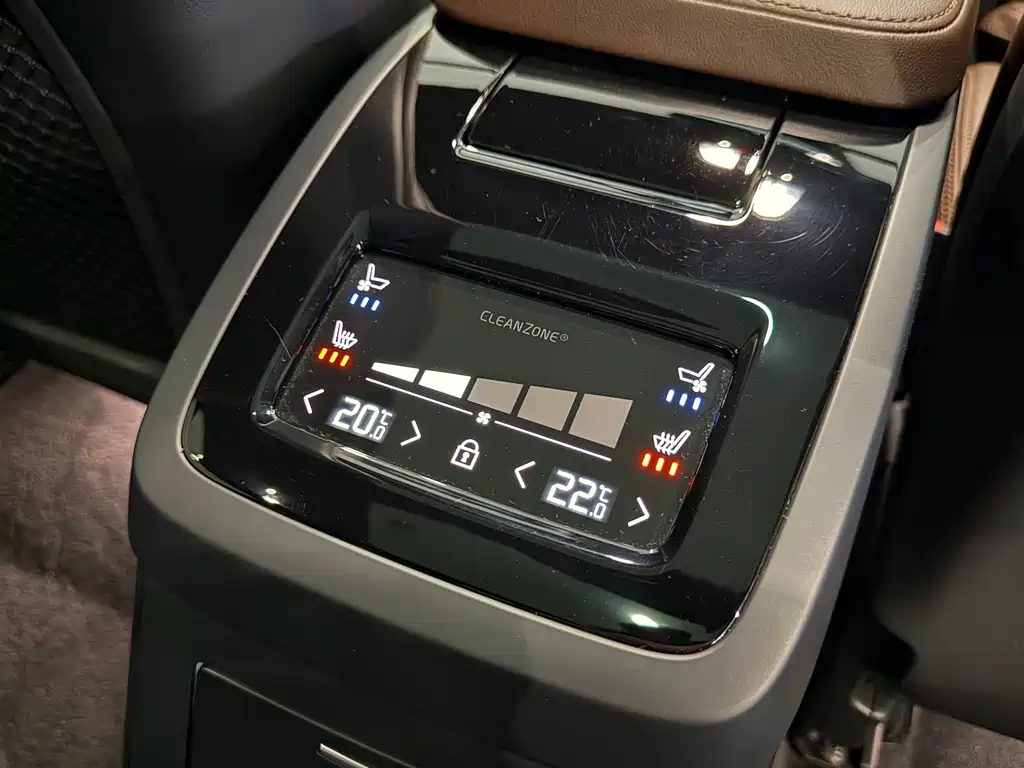 Volvo S90 PHEV — миниатюра 11