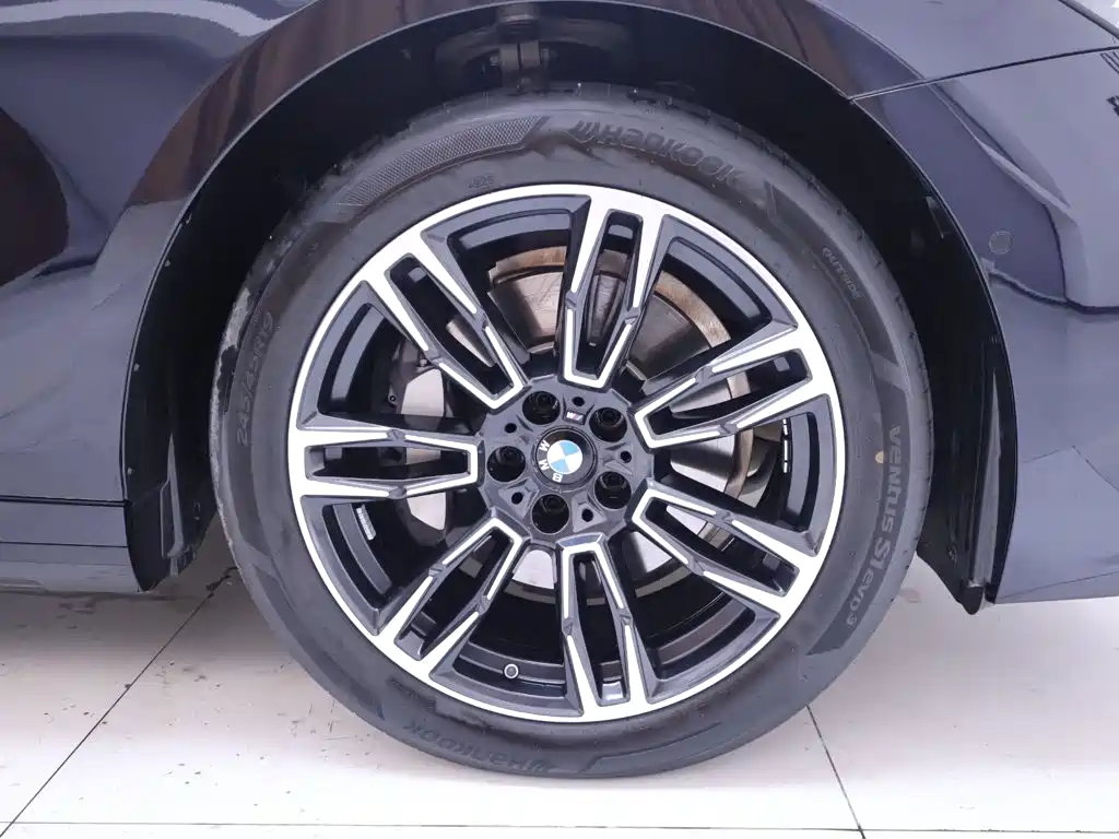BMW 5 Series — миниатюра 6