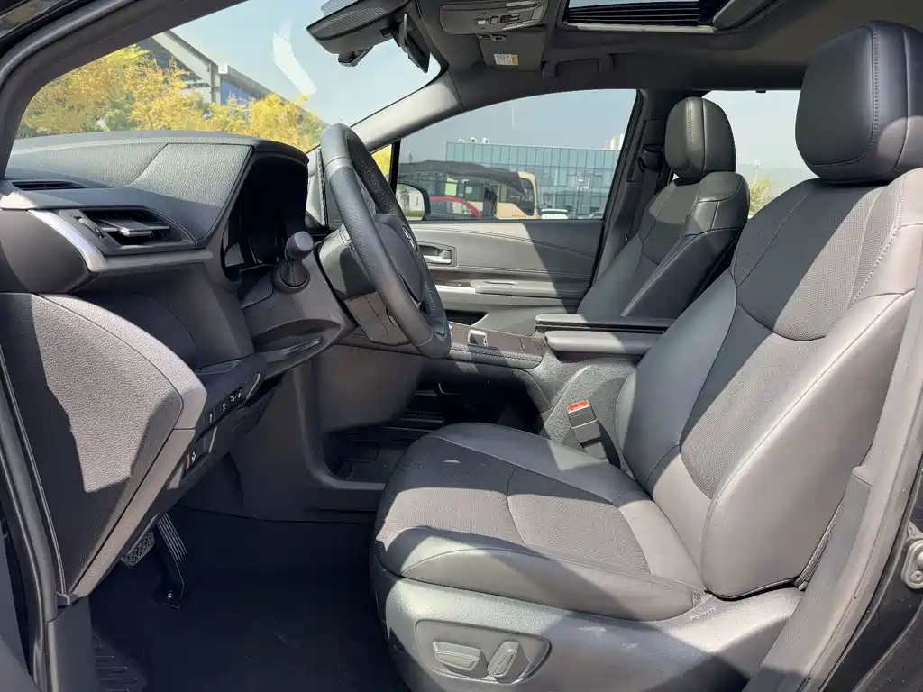 Toyota Granvia — миниатюра 4