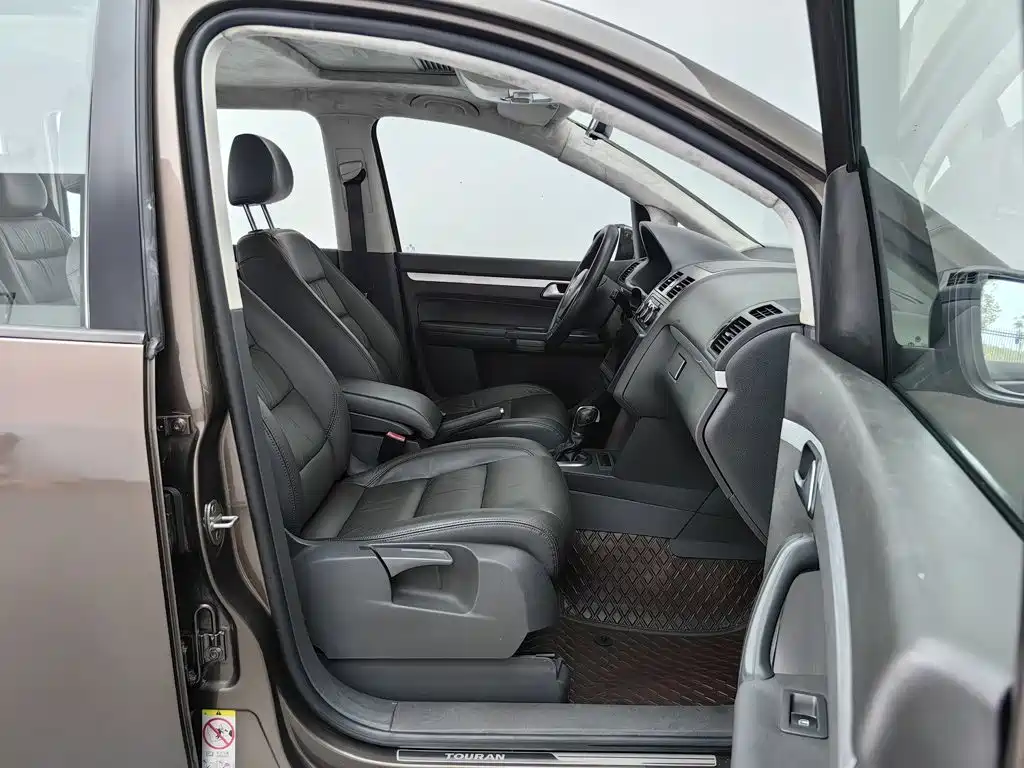 Volkswagen Touran — миниатюра 23