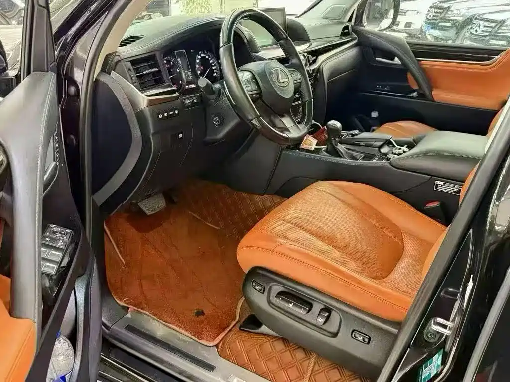 Lexus LX — миниатюра 10