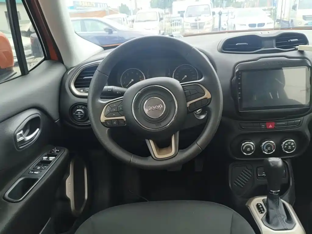 Jeep Renegade — миниатюра 11
