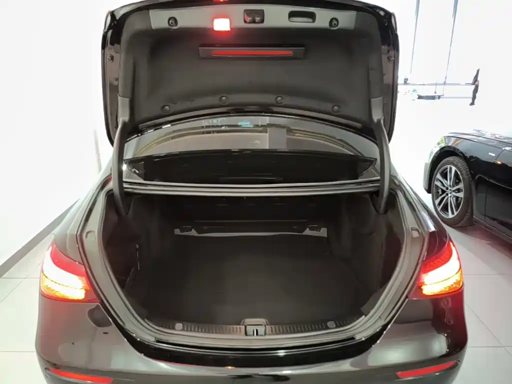 Mercedes-Benz E-Class — миниатюра 19