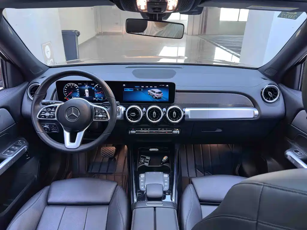 Mercedes-Benz GLB — миниатюра 18
