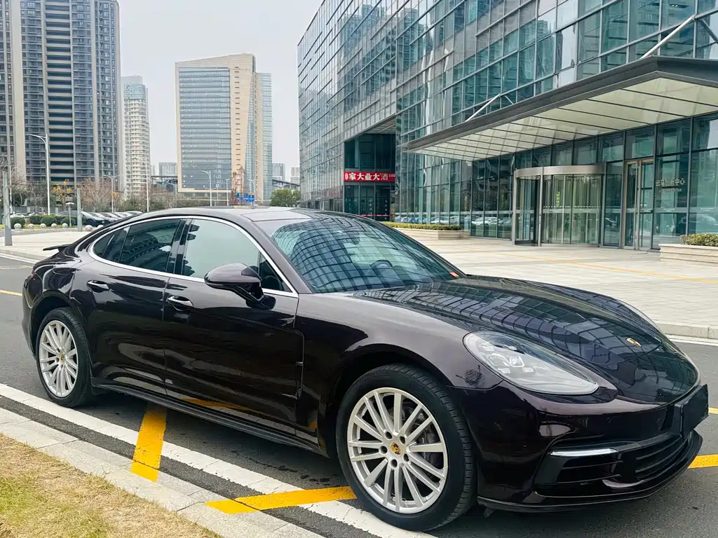 PORSCHE PANAMERA