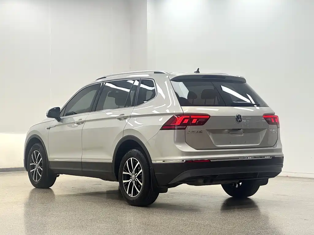 Volkswagen Tiguan L — миниатюра 29