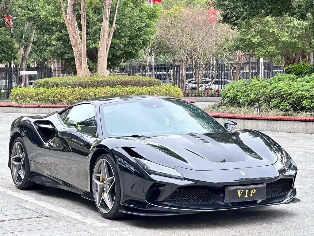 FERRARI F8