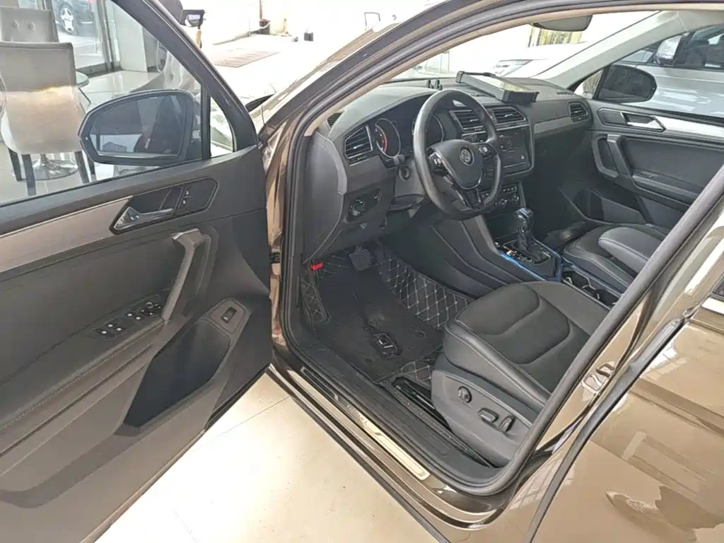 Volkswagen Tiguan L — миниатюра 16