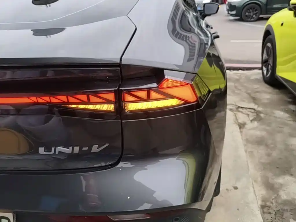 Changan UNI-V iDD — миниатюра 8