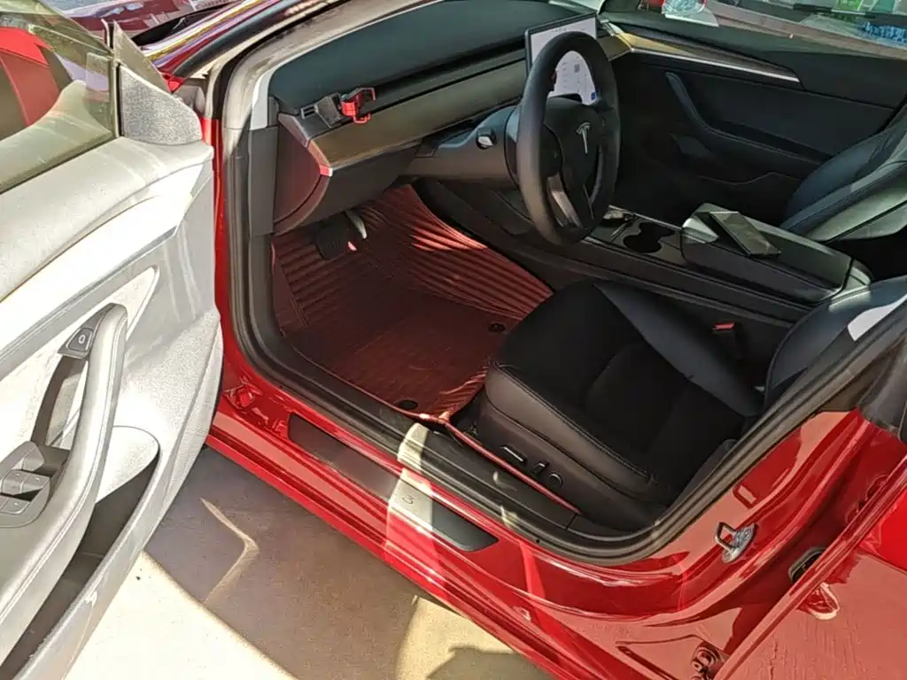 Tesla Model 3 — миниатюра 16