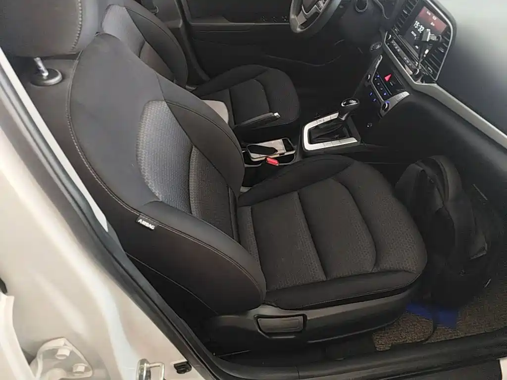 Hyundai Elantra — миниатюра 25