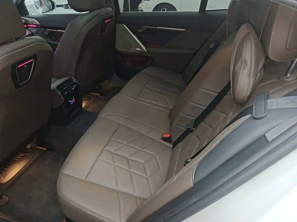 BMW 5 Series — миниатюра 17
